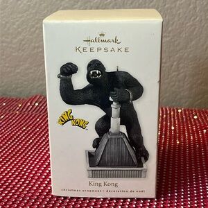2010 HALLMARK King Kong Movie Gorilla Ape Keepsake Christmas Ornament NIB